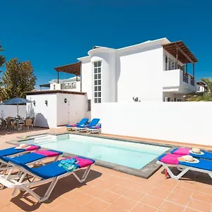 https://villa-helena-by-villa-plus.in-canary-islands.com