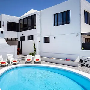 https://villa-anjharad-by-villa-plus.in-canary-islands.com